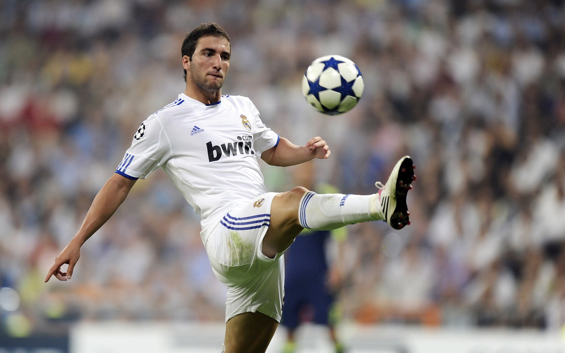 “快艇冲浪激战东三叉湖，速度与激情并存”